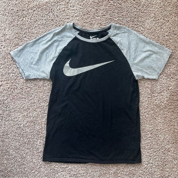 Nike The Nike Tee Short Sleeve T Shirt - Picture 1 of 7